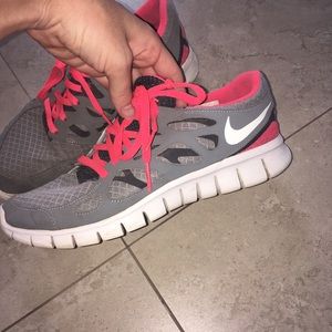 Nike Free coral grey white black