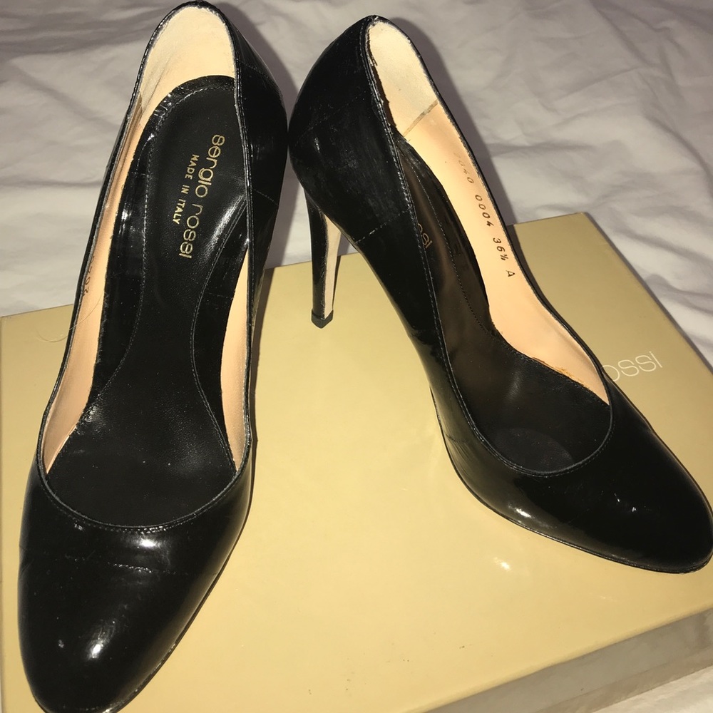 Gorgeous! 4” SERGIO ROSSI Signature Black Heels