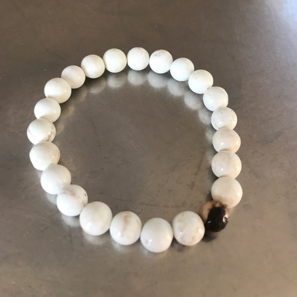 Jewelry - Handmade white howlite stretch bracelet