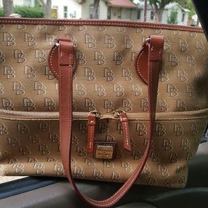 Dooney & Bourke tote