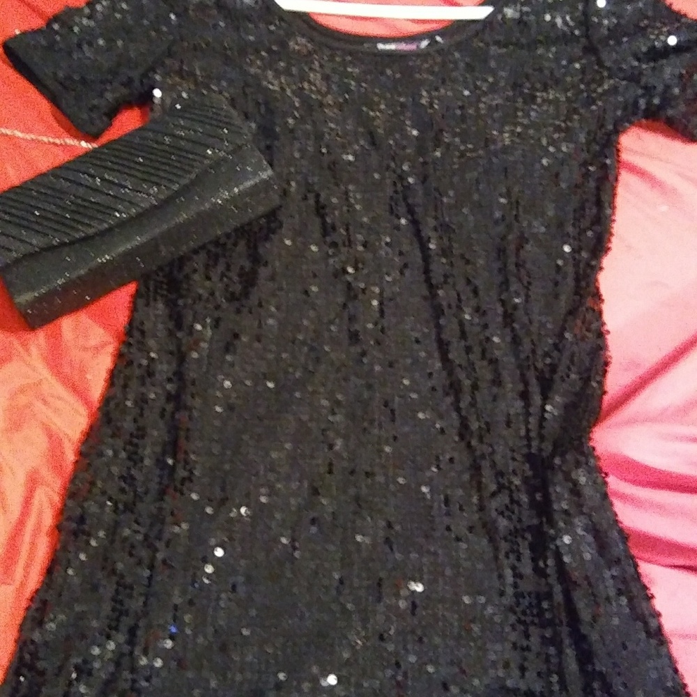 Black sequins dress with sparkles on it