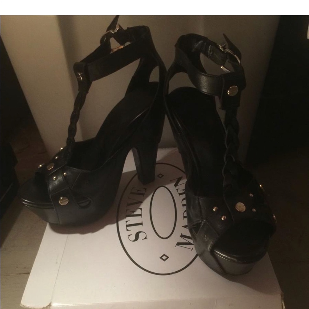 Steven Madden black with silver buttons