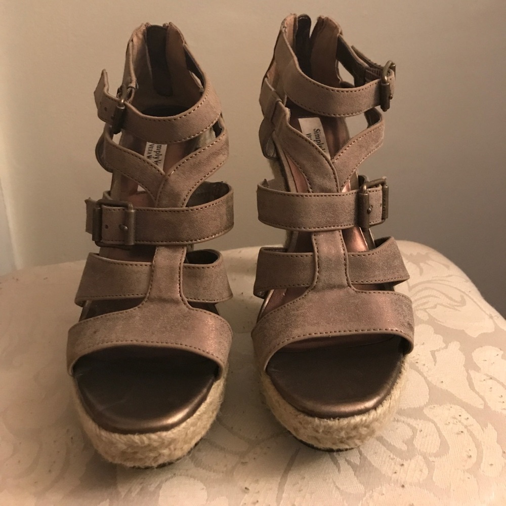 Simply Vera Wang heels (sandals )