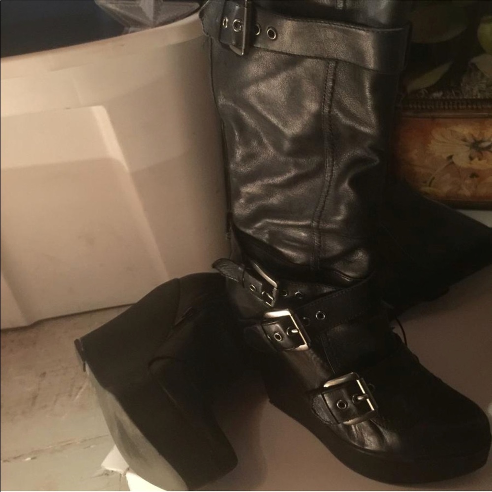 Buckles boots wedges