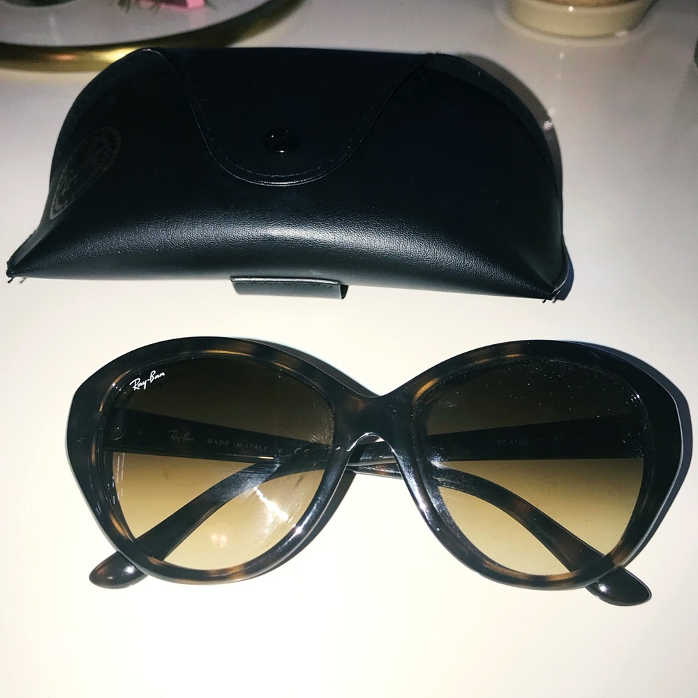 Ray-Ban Tortoise Frames - Slight cat eye