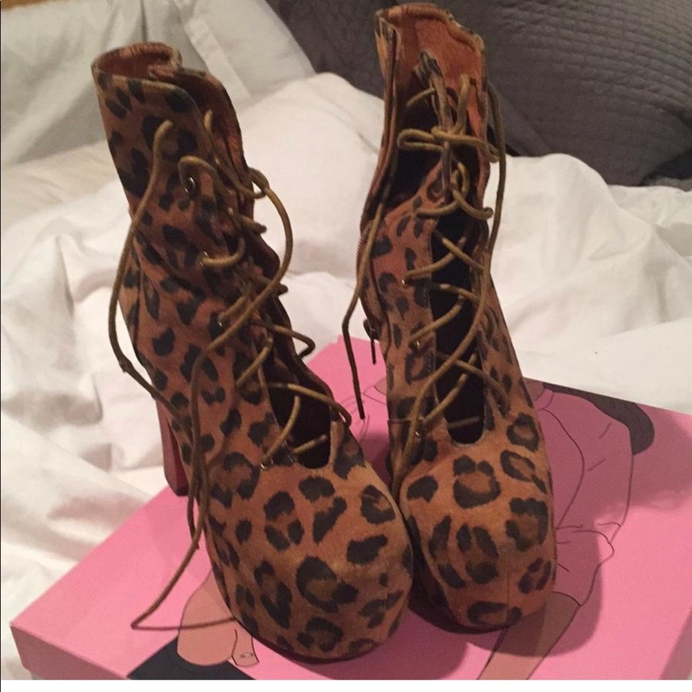 Leopard boots