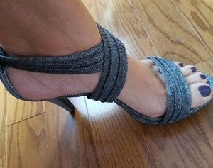 Gianni Bini Silver Glitter Size 10