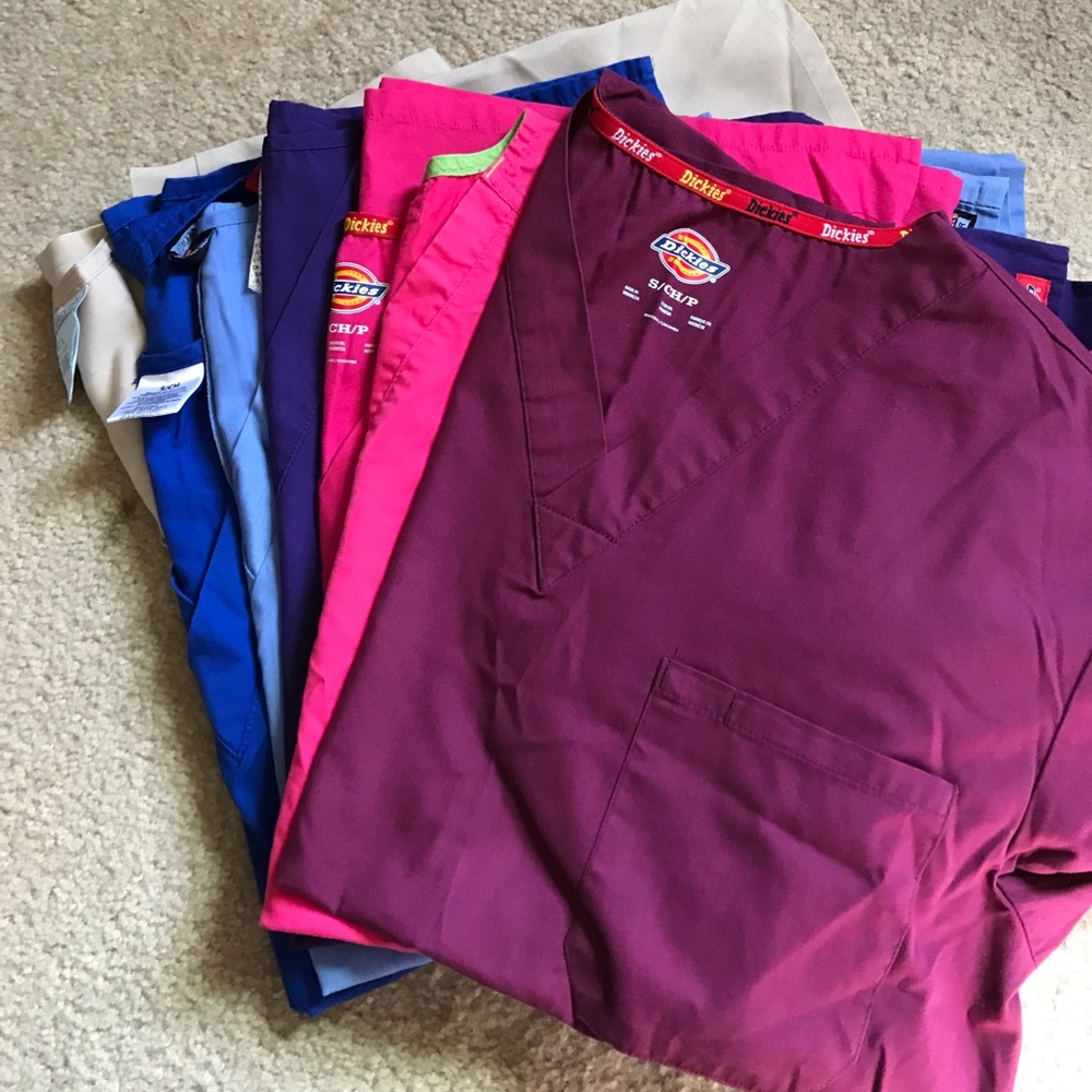 ‼️MAKE ME AN OFFER‼️LOT ASSORTED COLORS SCRUBS