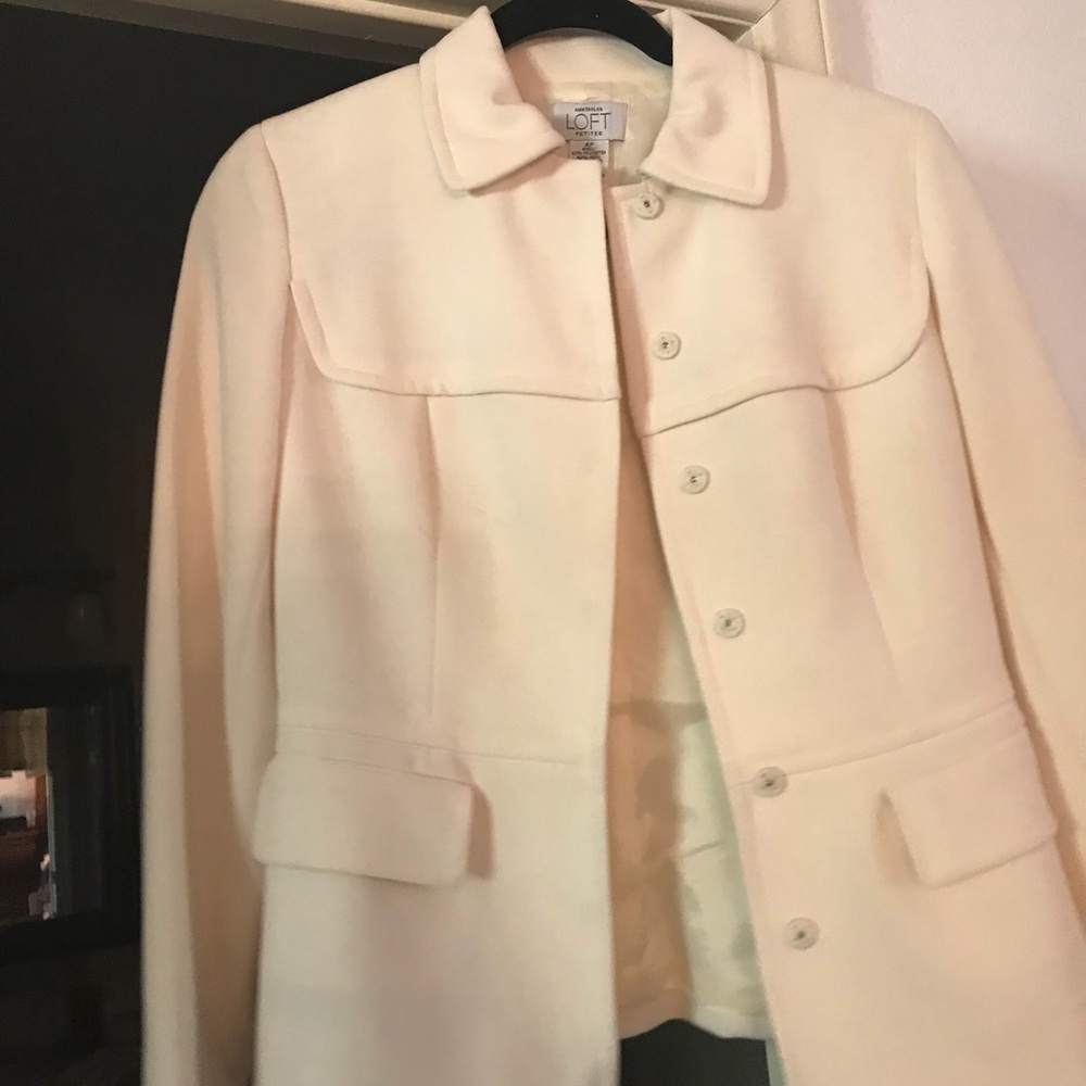 💥💥STEAL! 💥💥The Loft cream blazer