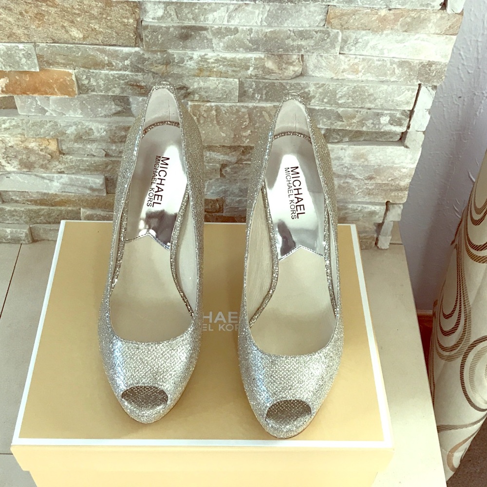 Michael Kors Glitter platform heels!