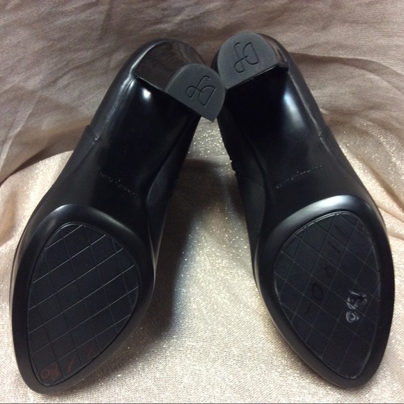 NEW!! Donald J. Pliner Zip up booties - Picture 4 of 4
