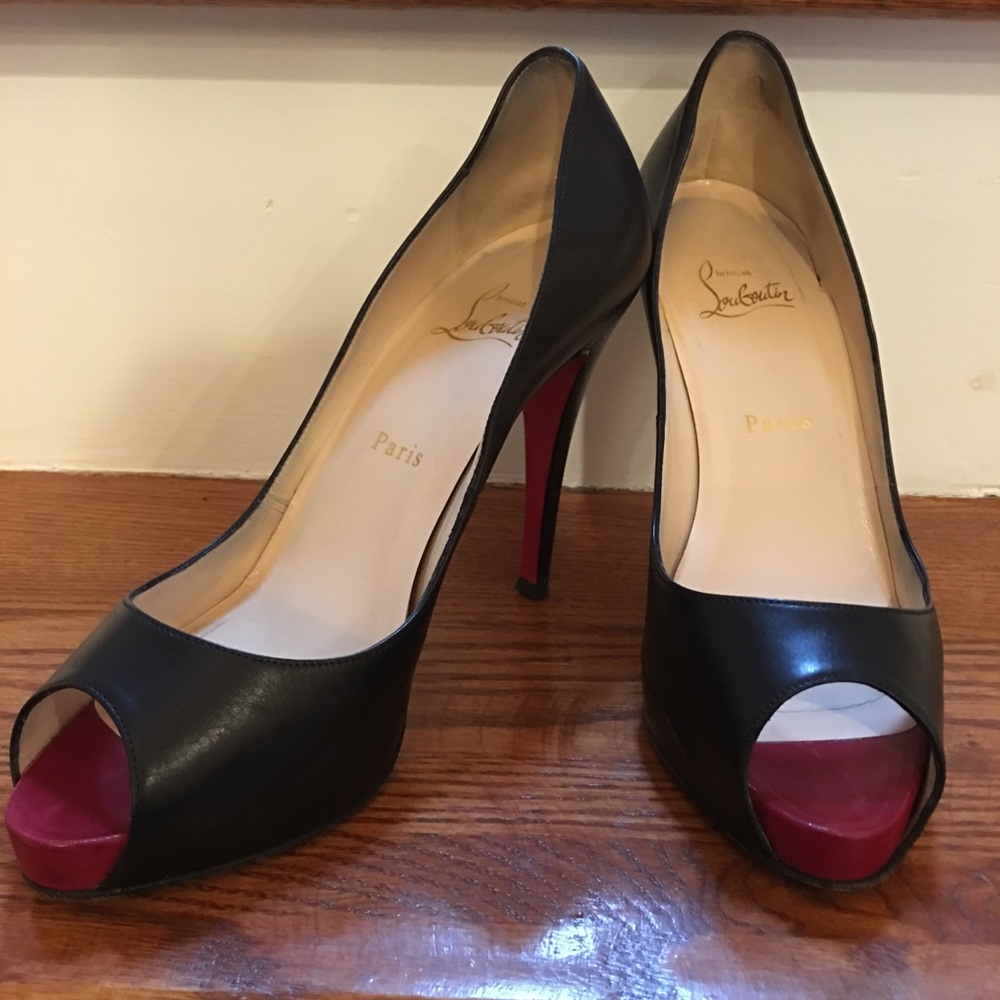 Christian Louboutin Very Privé Peep Toe Pumps 38.5