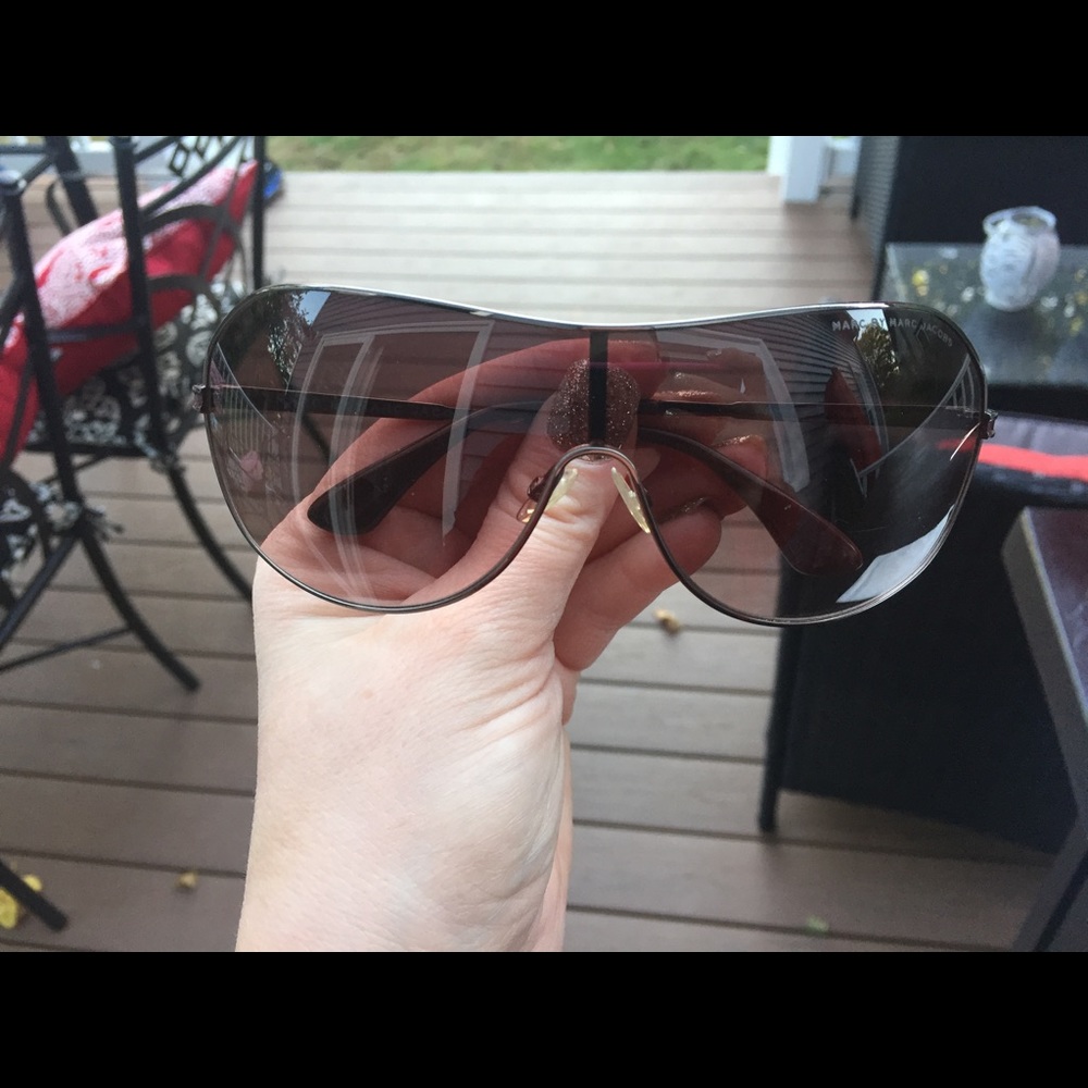 🕶Marc Jacobs sunglasses and sleeve🕶