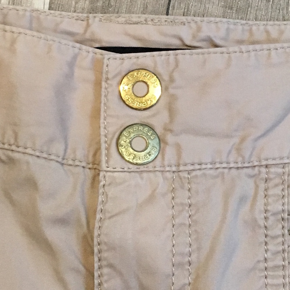 Express Khaki shorts - Picture 2 of 3