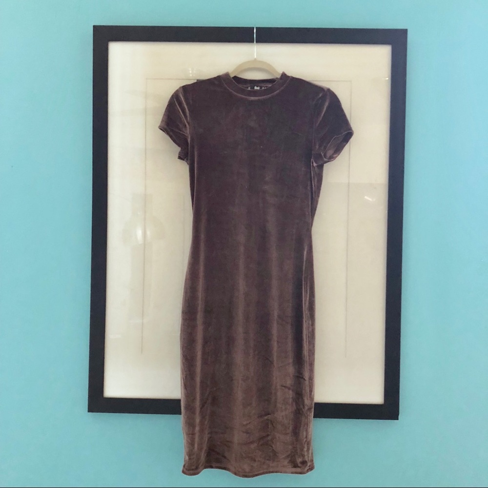 ‼️ LAST ONE ‼️🌲 The Tisbury Velvet Sheath Dress - Picture 3 of 4