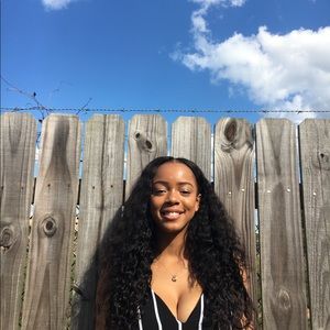 Meet your Posher, Aisha