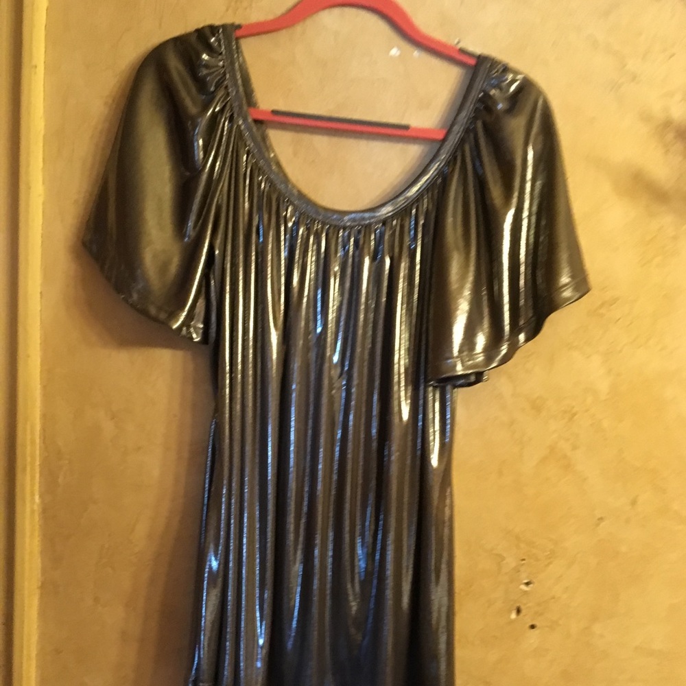 Le RoK Beautiful Flowy Style Blouse. METALLIC 👍