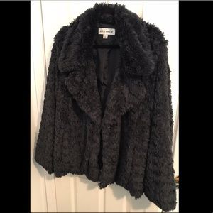 •Plus• Faux fur coat.