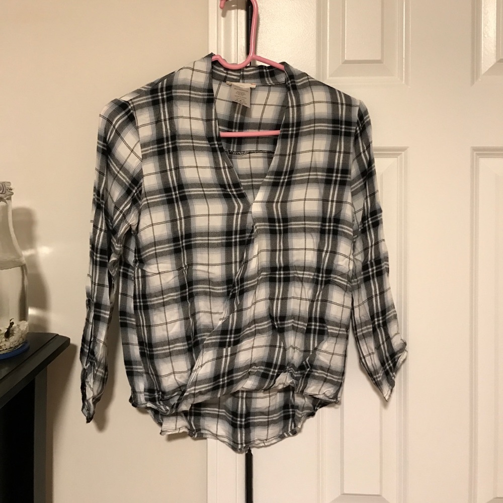inTu. flannel top.