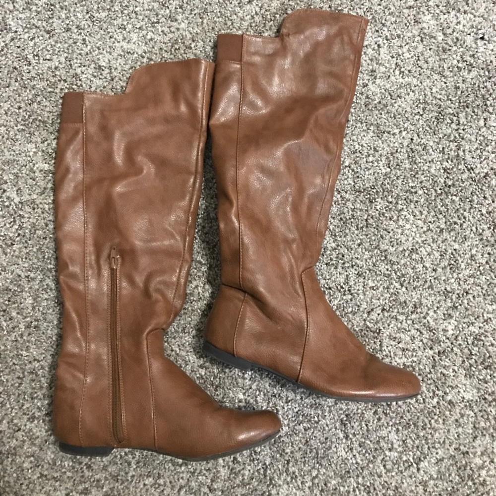 Over the knee Fergalicious Tiara boot