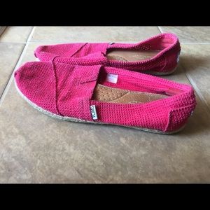 pink chrochet toms