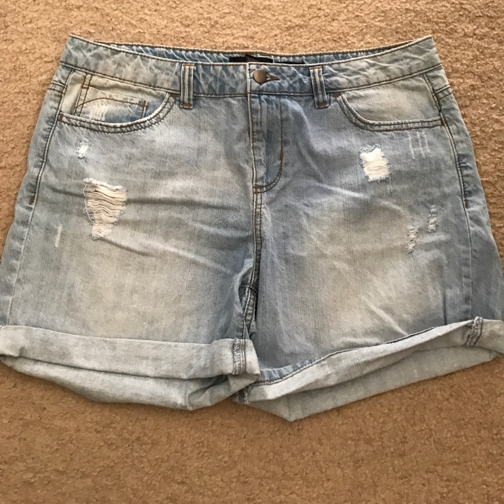 ATTENTION BOYFRIEND SHORTS