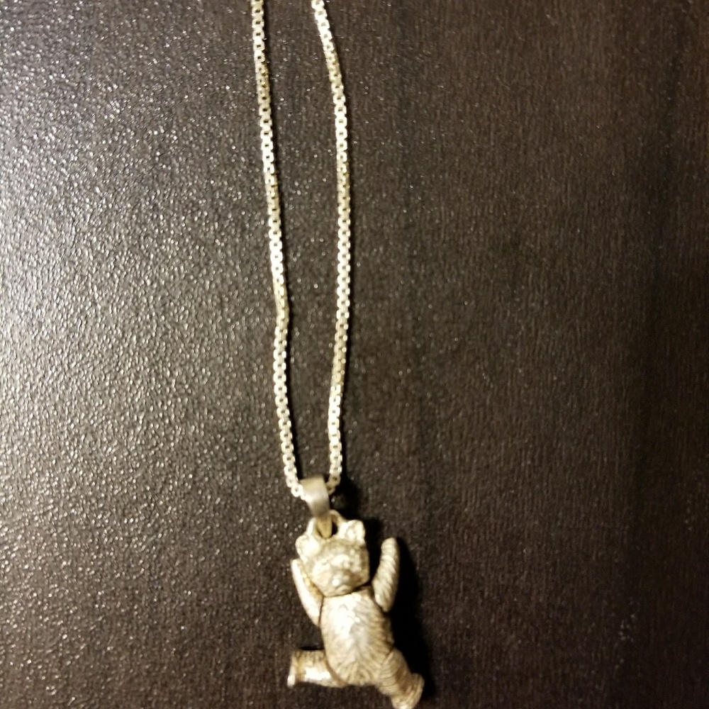 Movable teddy bear pendant necklace