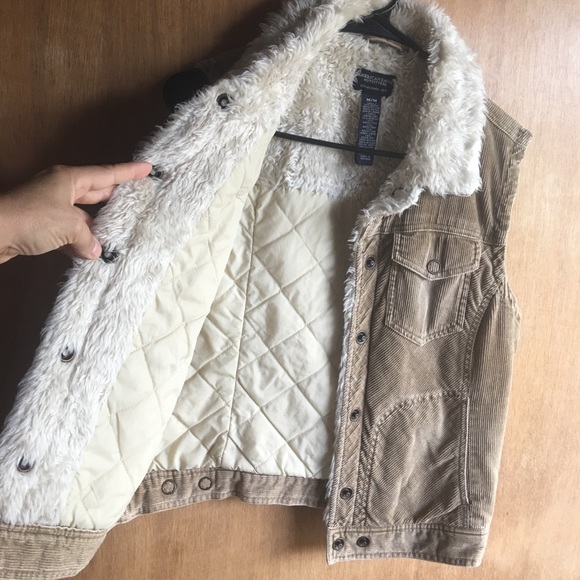 Size Medium lined corduroy vest. - Picture 3 of 4