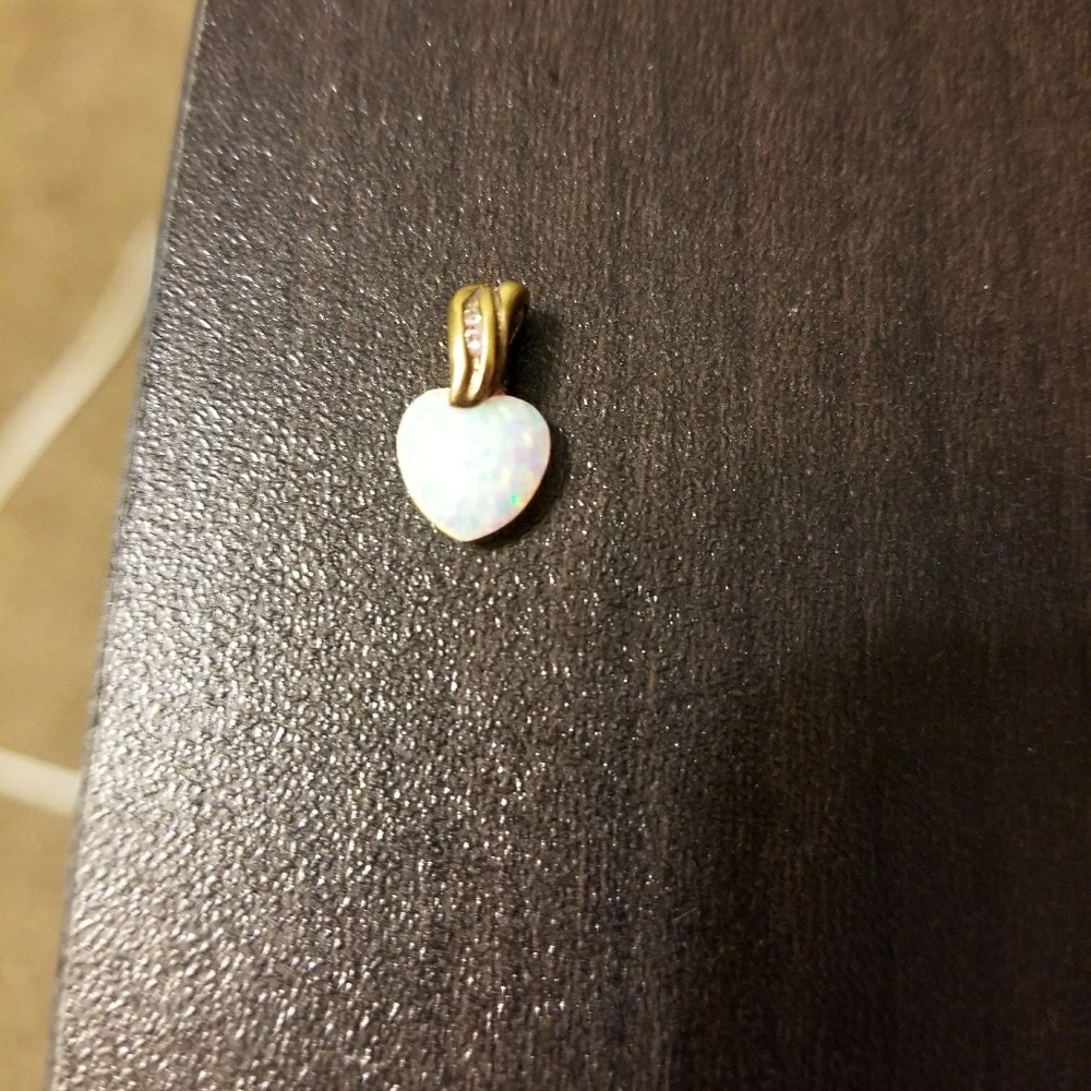 14-karat gold pendant