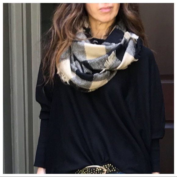 ✨LAST ONE ✨Beige plaid fringe infinity scarf - Picture 2 of 8