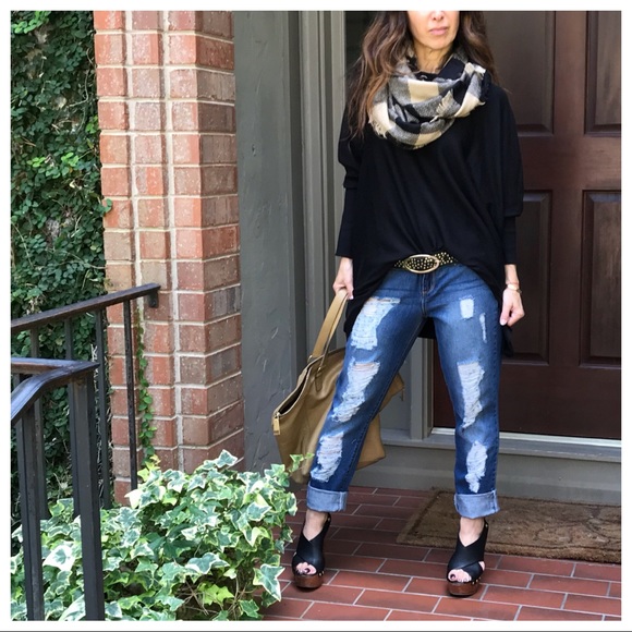 ✨LAST ONE ✨Beige plaid fringe infinity scarf - Picture 3 of 8