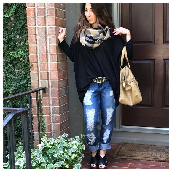 ✨LAST ONE ✨Beige plaid fringe infinity scarf - Picture 4 of 8