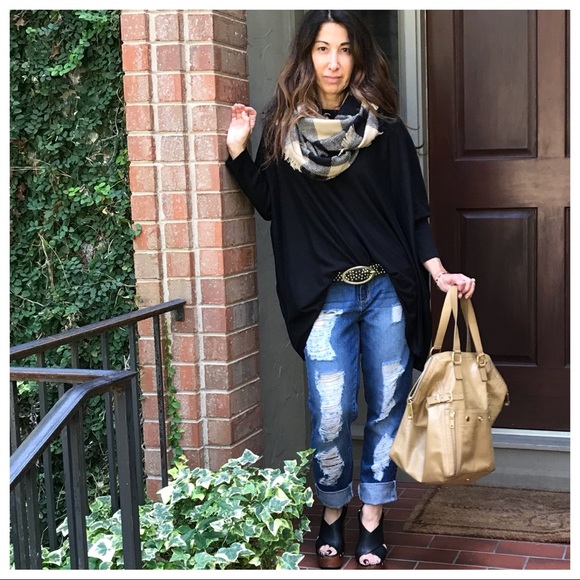 ✨LAST ONE ✨Beige plaid fringe infinity scarf - Picture 5 of 8