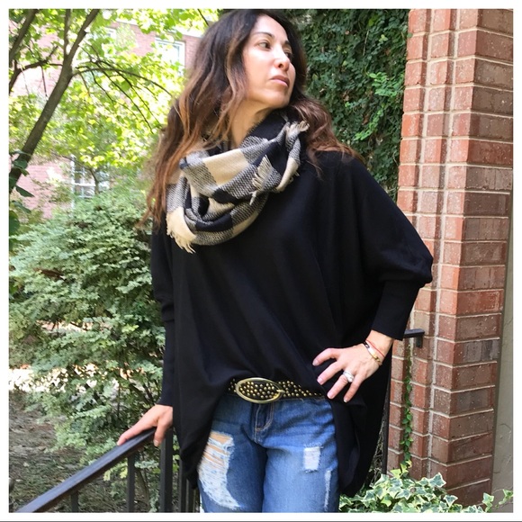 ✨LAST ONE ✨Beige plaid fringe infinity scarf - Picture 6 of 8