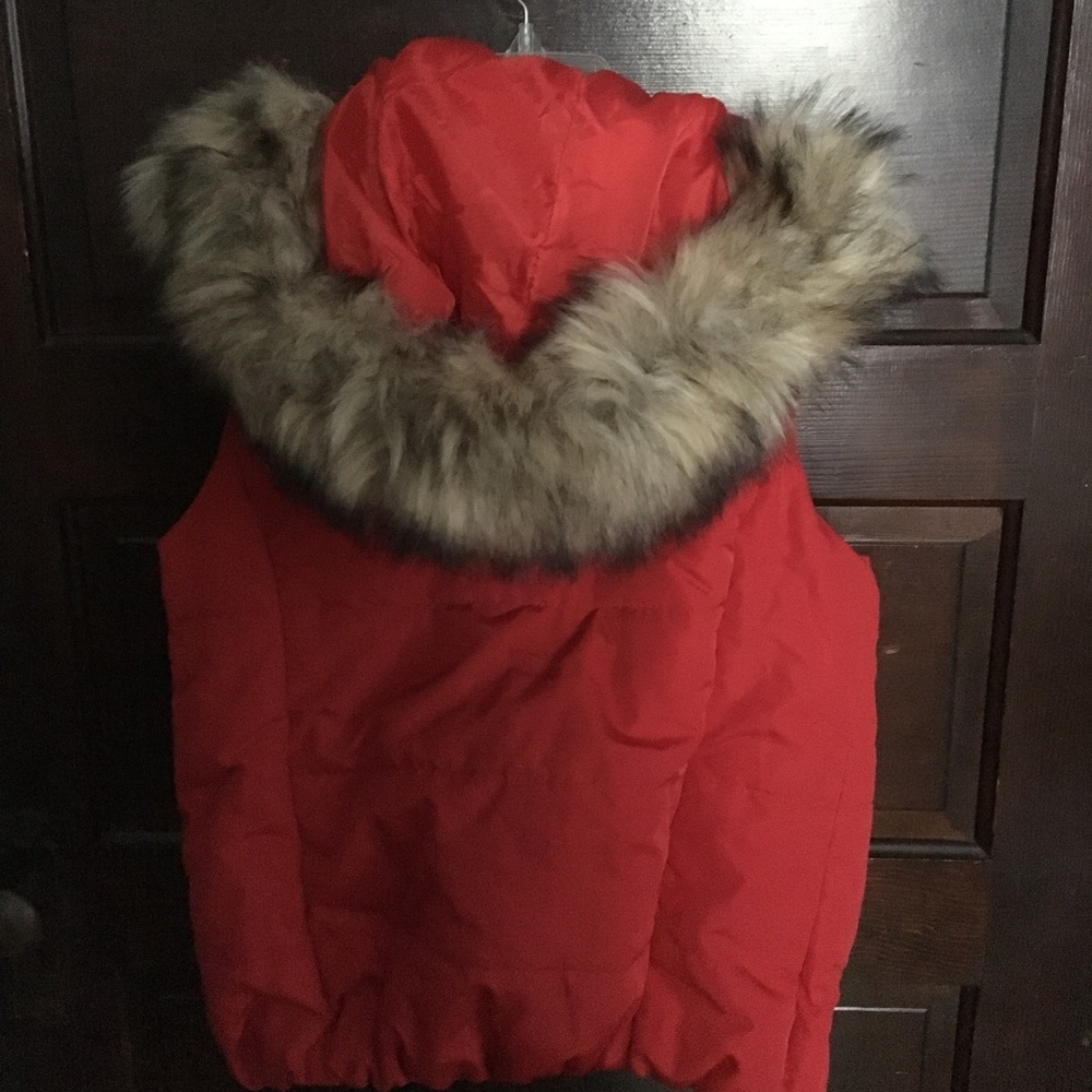 Liz Claiborne red and fur hood vest size M