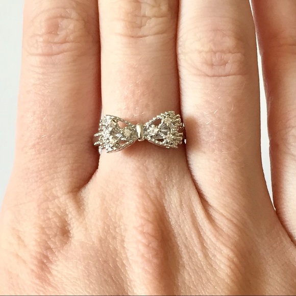 Silver Rhinestone Bow Ring - Picture 4 of 4