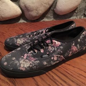 CHANGE OF SEASON SALE!!❤️ Floral Vans!🌸