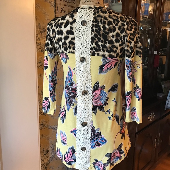 Top - Picture 2 of 2