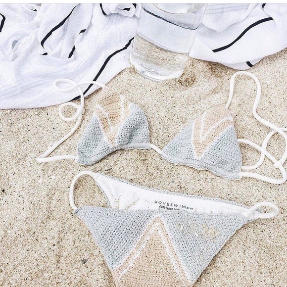 Mediterranean Crochet Top in Sea Color-Block - Picture 3 of 4