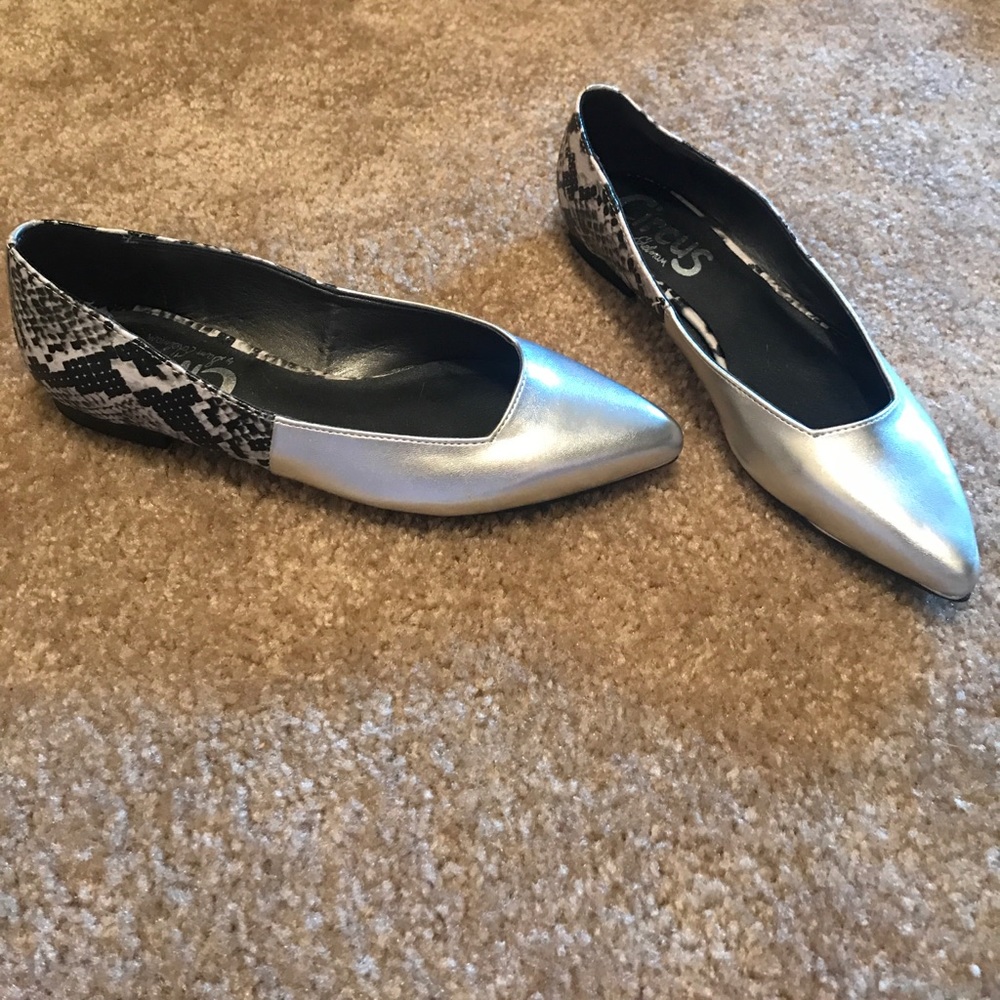 Never worn Circus by Sam Edelmon flats
