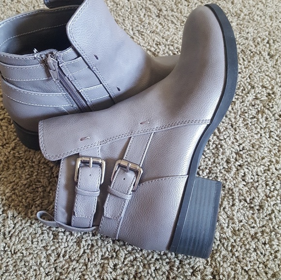 Shoes - GREY BOOTS