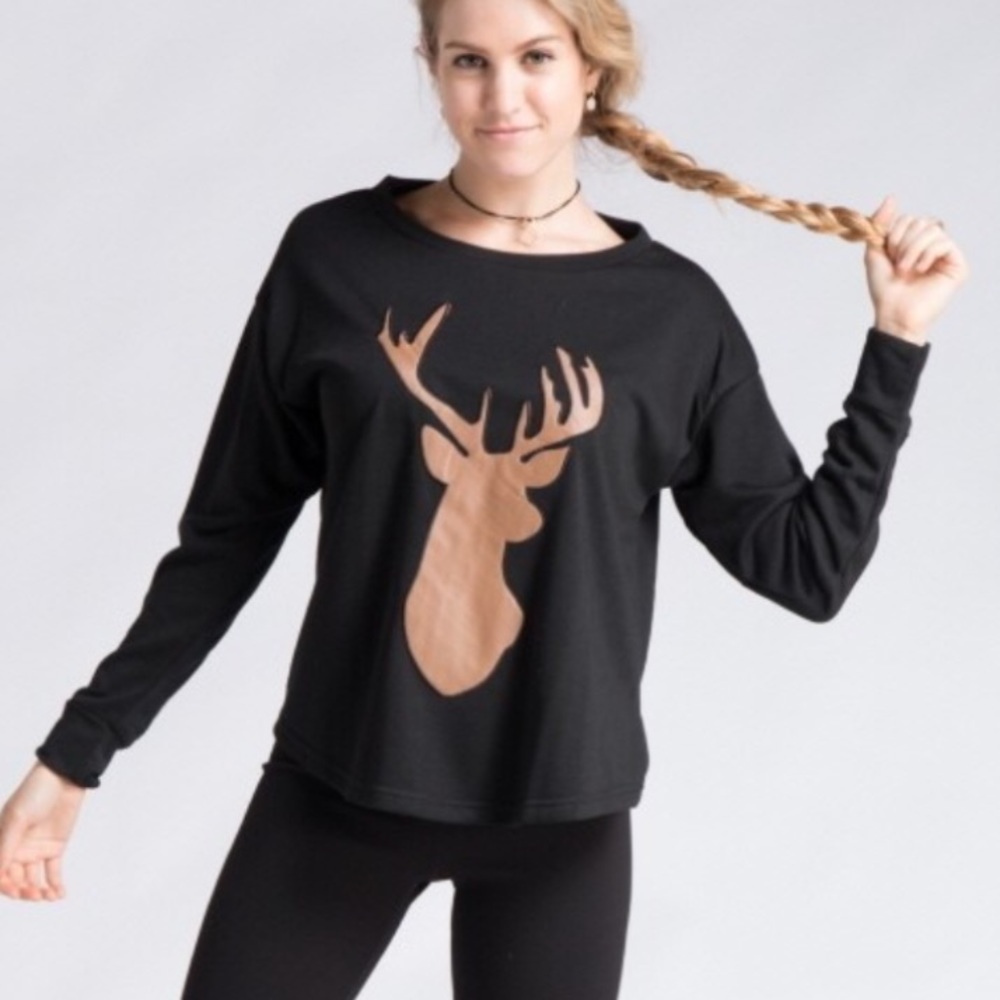 Graphic Print Pullover - Picture 3 of 7