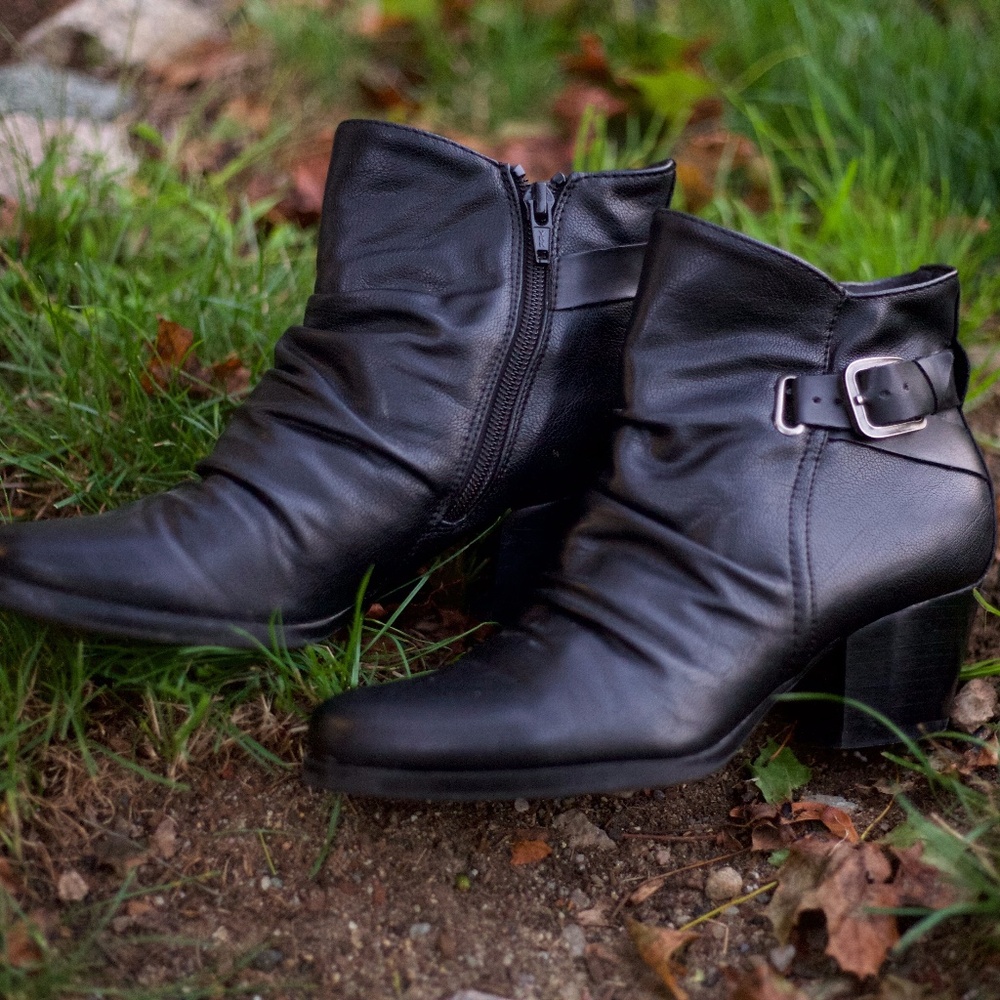 BareTraps Black Booties!