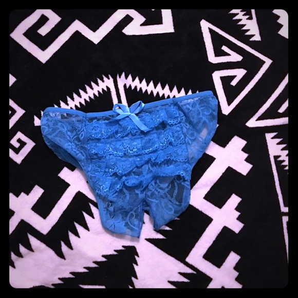 Lace ruffle back 😍crotchless panties 🙊 - Picture 1 of 3