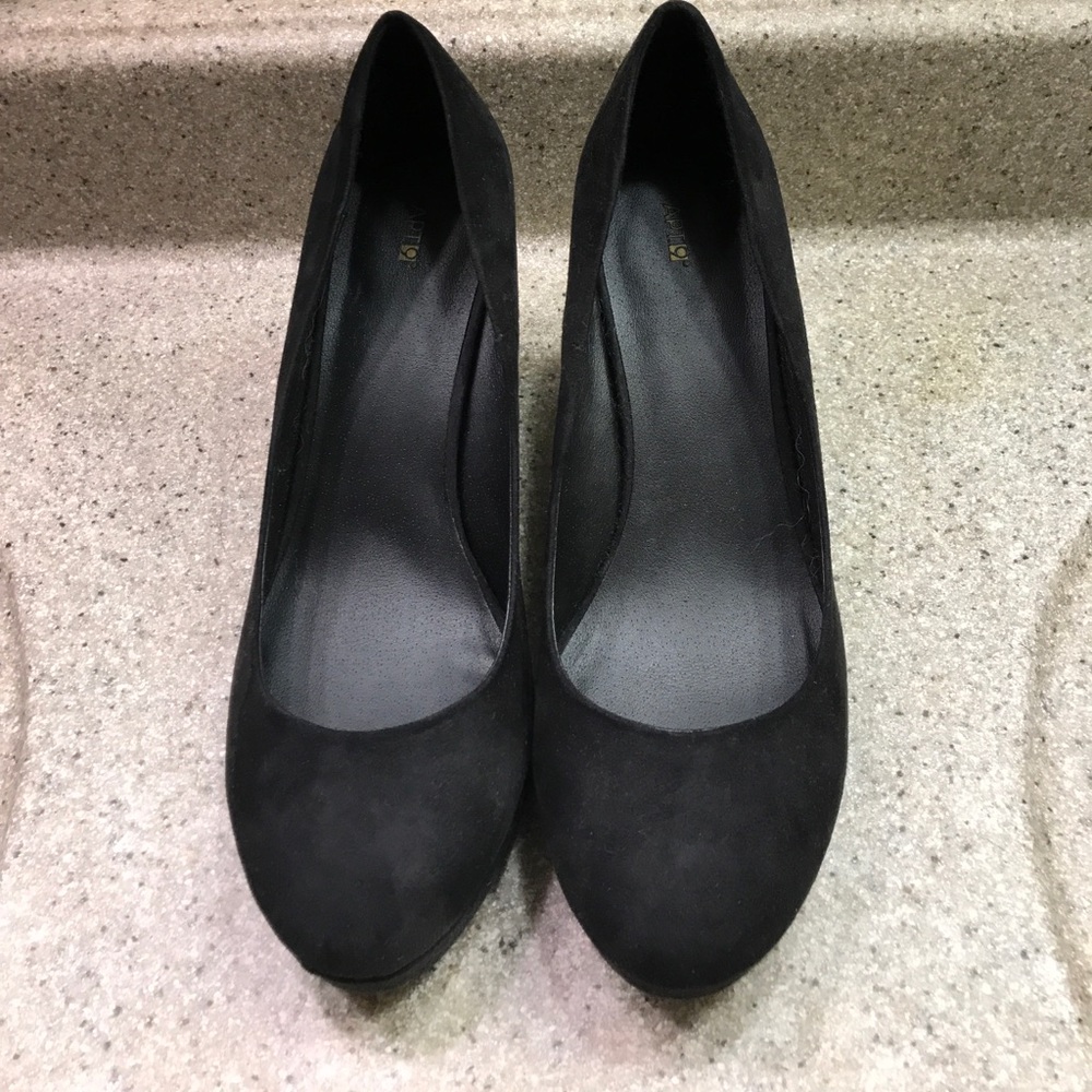 Black suede Apt 9 wedges size 8.5 NEVER WORN
