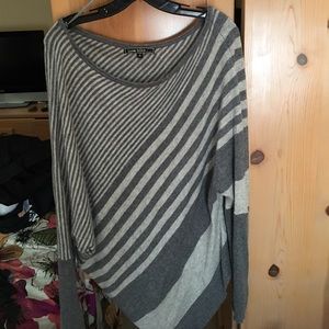 Sweater asymmetrical design