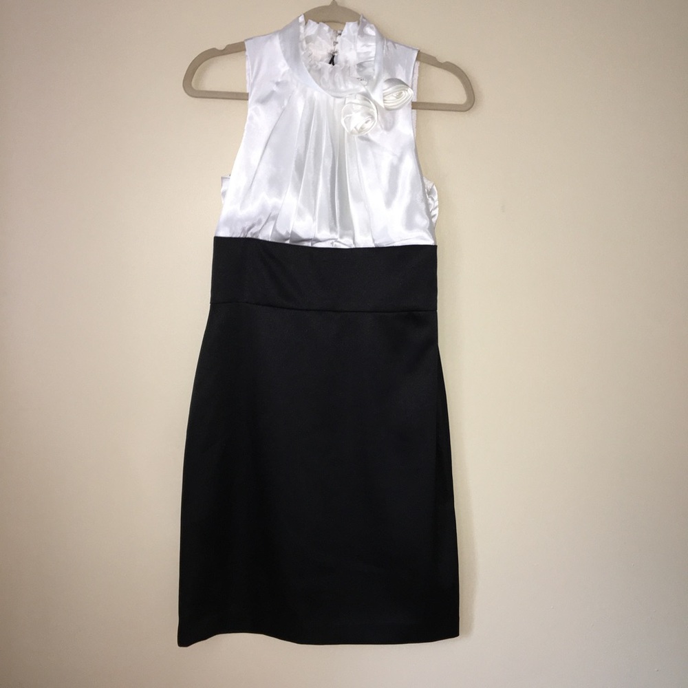 NWT NW Collections Black White Midi Dress Size 4