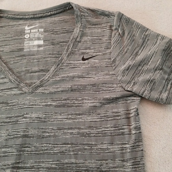 SOLD~Nike Workout T-Shirt - Picture 3 of 4