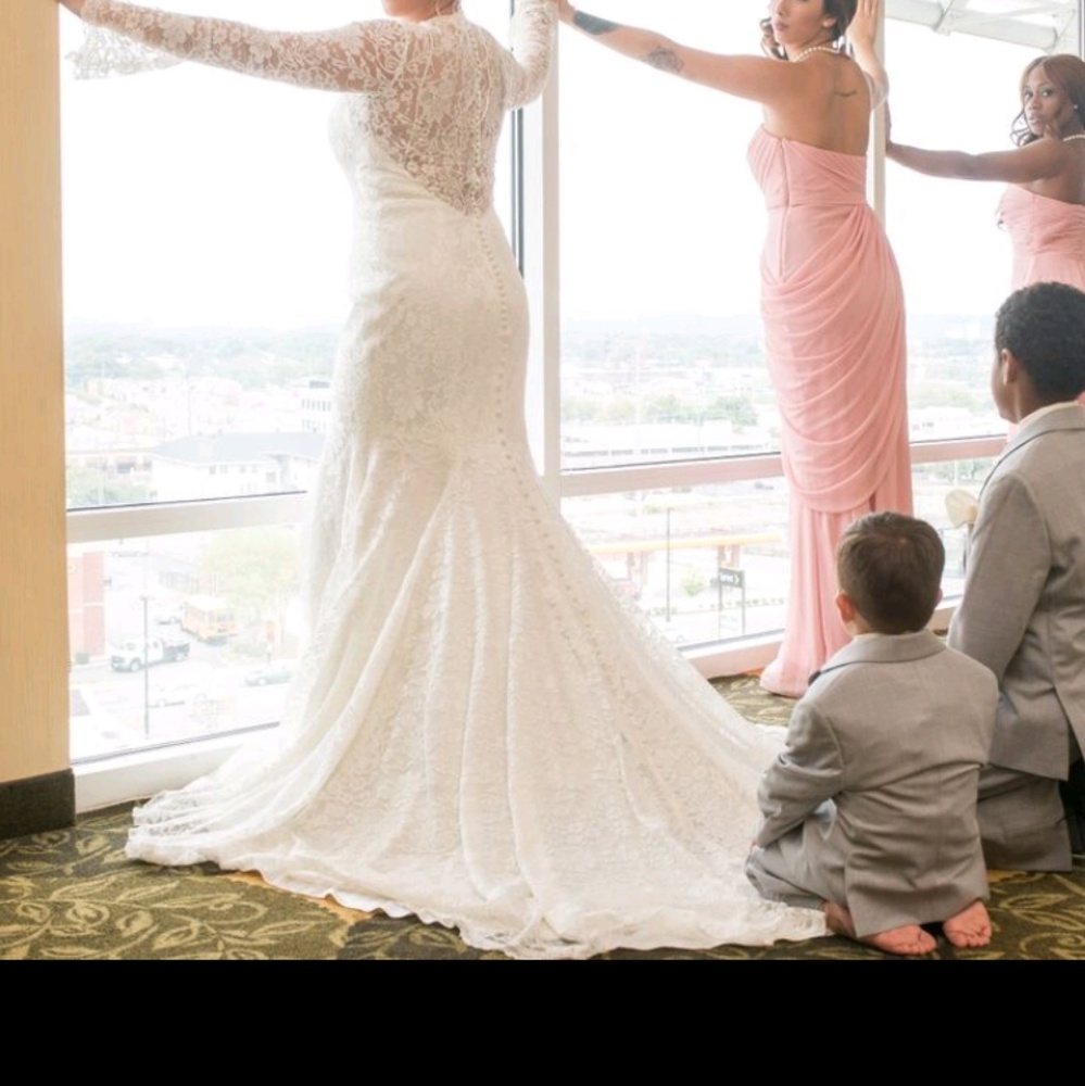 Vintage lace wedding dress