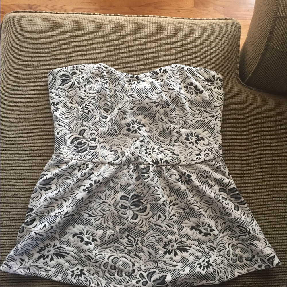 Maurices Flora Tube Top!